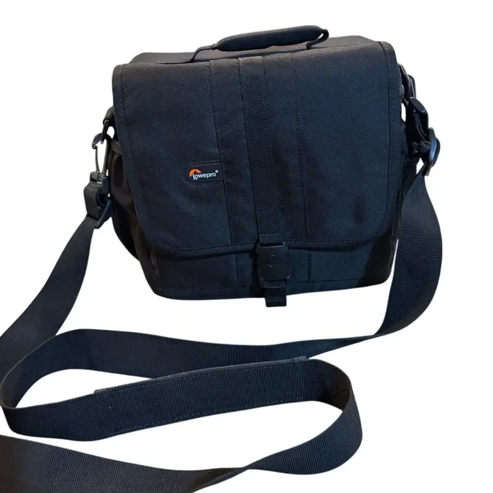 Lowepro camera Bag‎ Adventura 140 Shoulder Bag Very Good Preowned Condition
